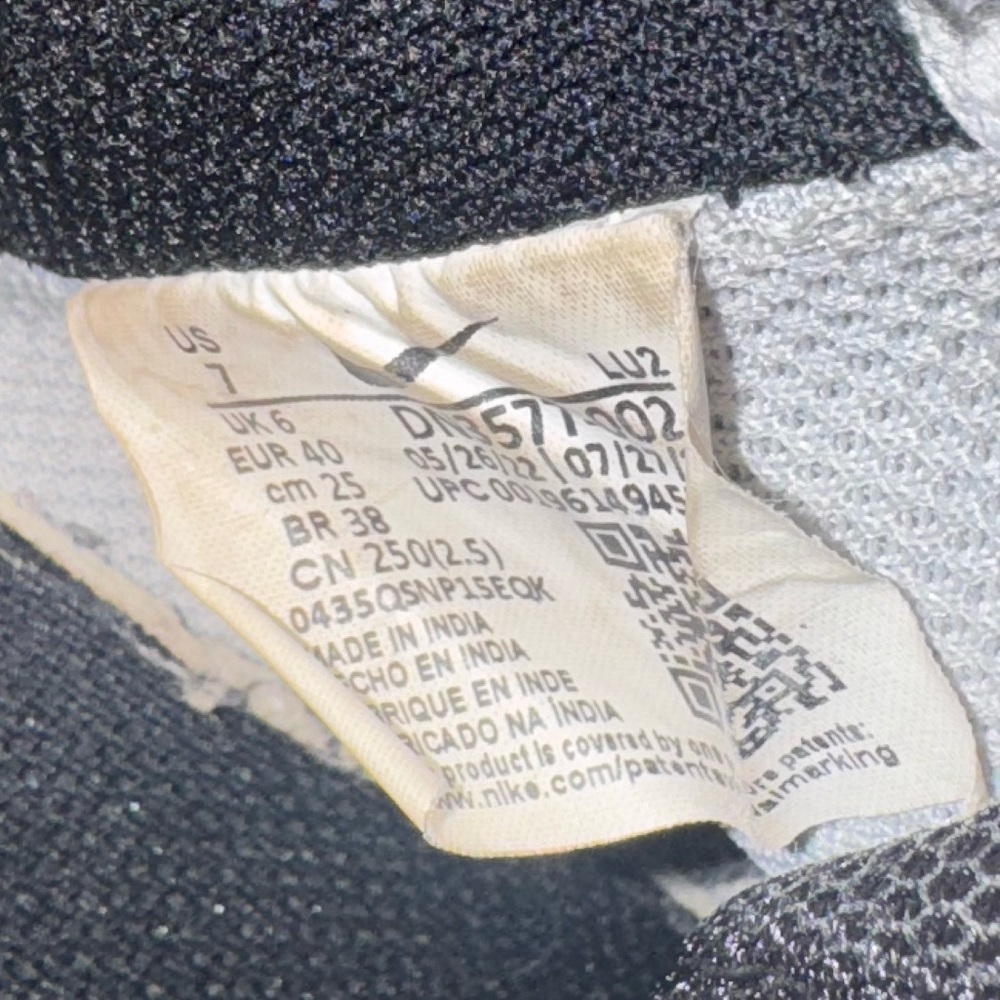 Nike Men's Black and Gray - Picture 7 of 7